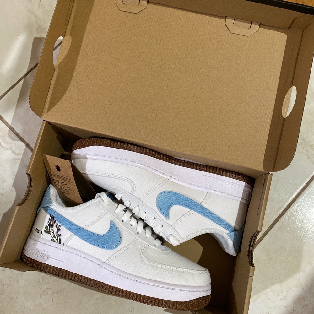 SOLD!!! Nike Air Force 1 ‘07 SE Flora Collection